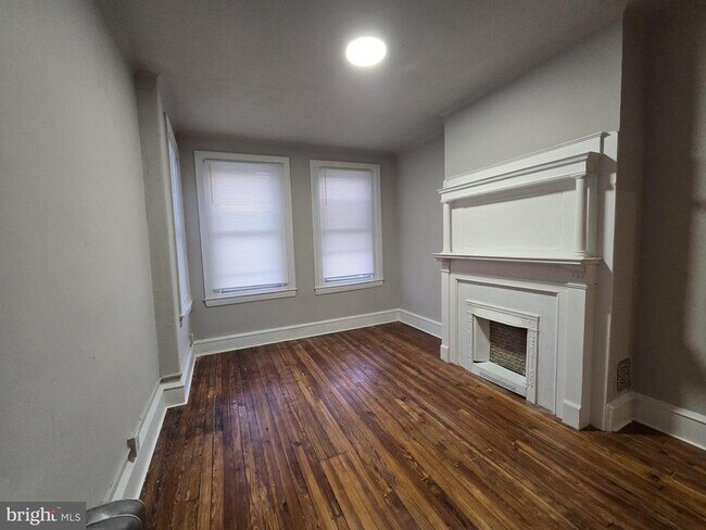 Building Photo - 2536 W Cumberland St