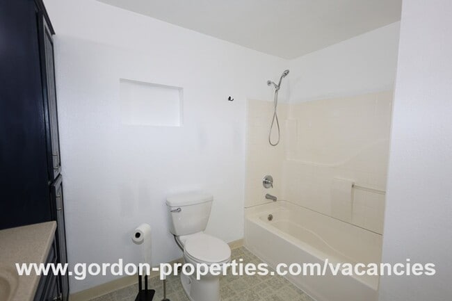 Building Photo - Saint Helens OR - upstairs flat 2 bedroom ...