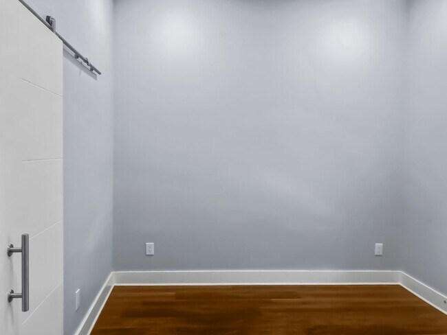 Building Photo - FELI312