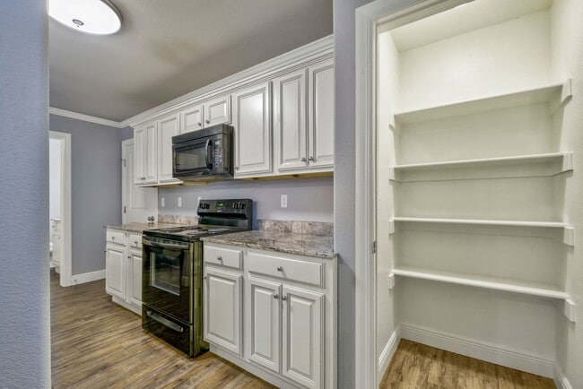 Building Photo - FREE 55” TV or 28” Blackstone! Plus $150 Amazon gift card! Beautiful 3 bed / 2.5 bath duplex with...