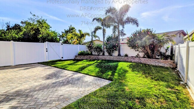 Building Photo - 139 Thompson Ave