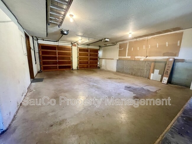 Building Photo - 324 SE 30th Ave