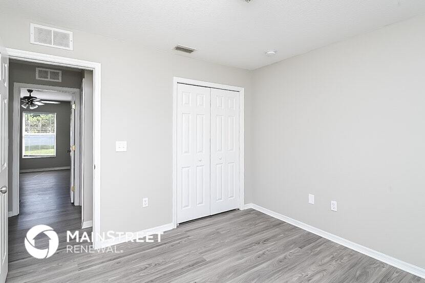 Building Photo - 734 Fox Lake Dr