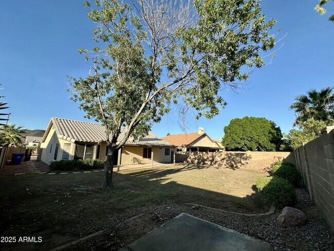 Building Photo - 4833 W Taro Dr