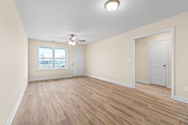 Building Photo - 9550 Russellville Rd