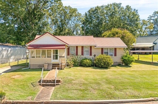 Building Photo - 107 Maple St