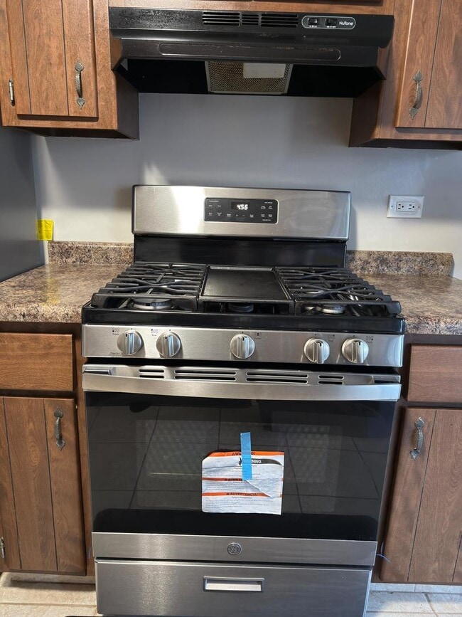 Building Photo - 321 Maplewood Ct