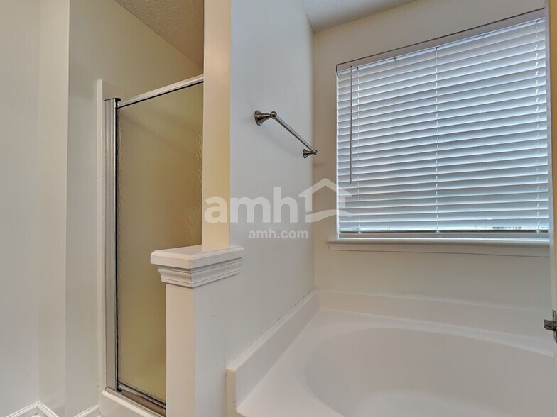 Building Photo - 128 Nandina Wy