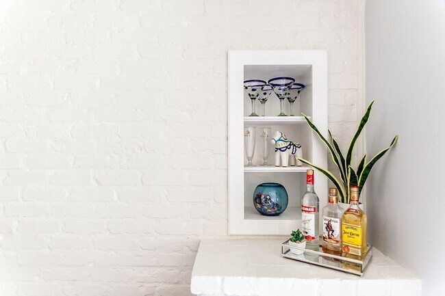 Building Photo - 5097 Wardcliff Dr. Unit A