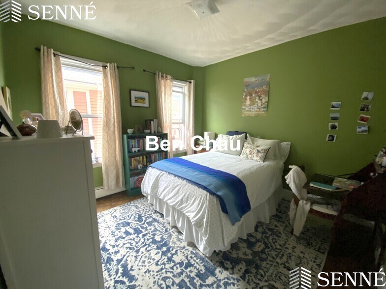 Building Photo - 11 Thorndike St