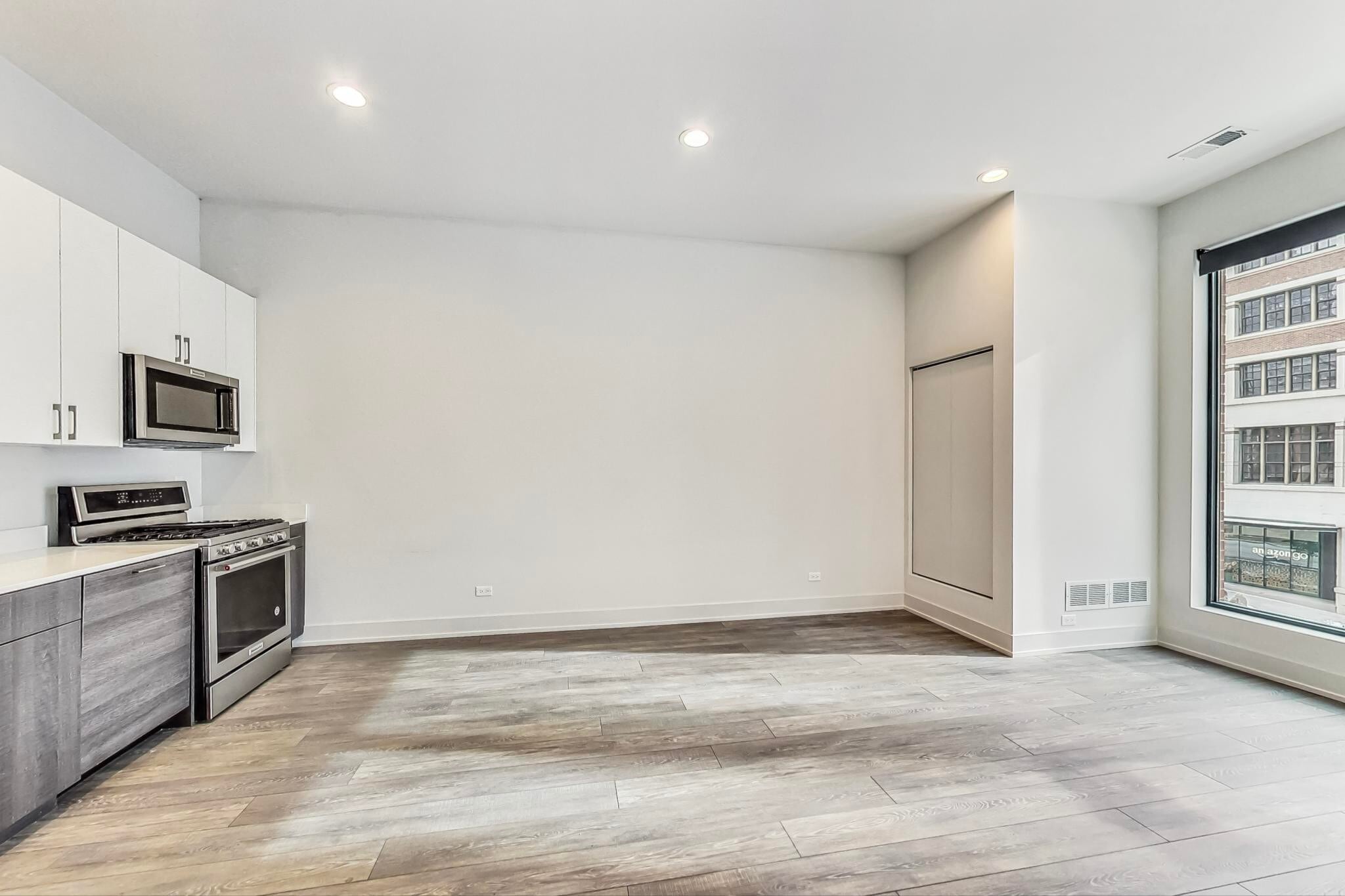 Building Photo - 847 N Larrabee St