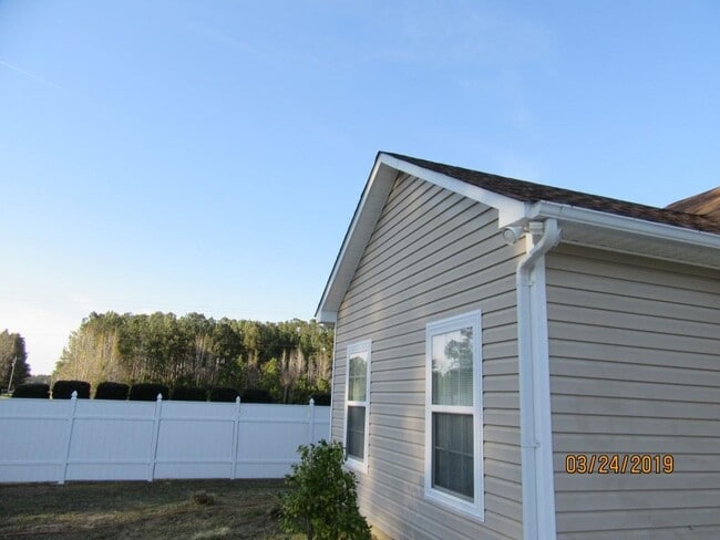 Building Photo - 104 Belclare Way