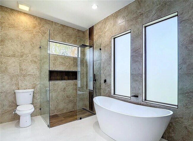 Building Photo - 4406 NW 20th Terrace