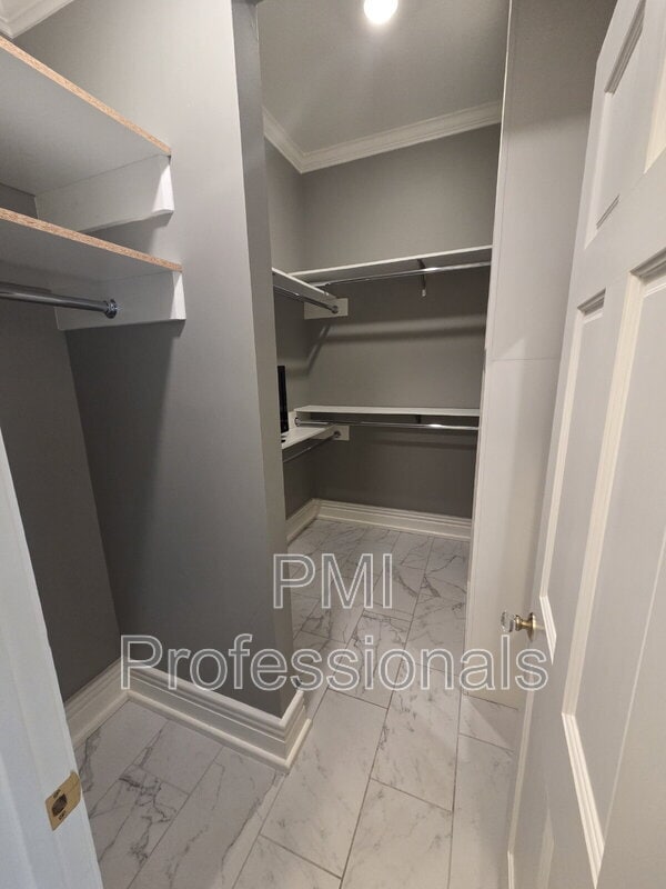 Building Photo - 401 E Main St