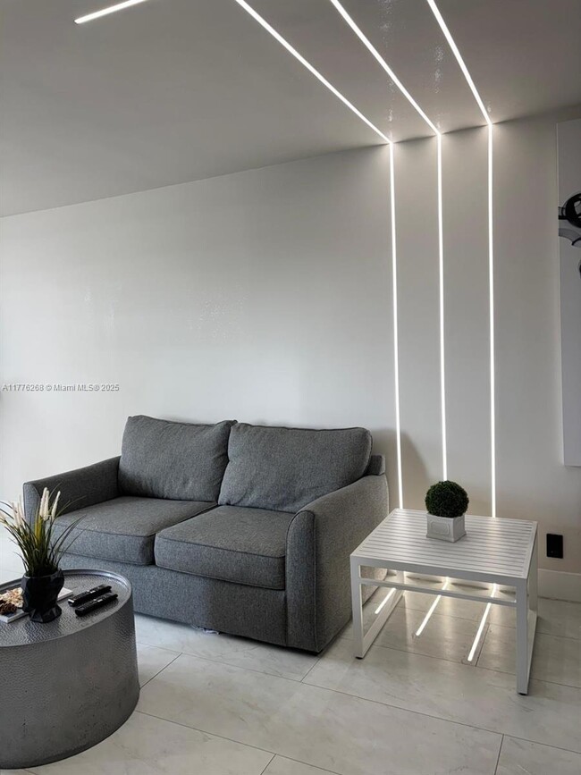 Building Photo - 2903 N Miami Beach Blvd