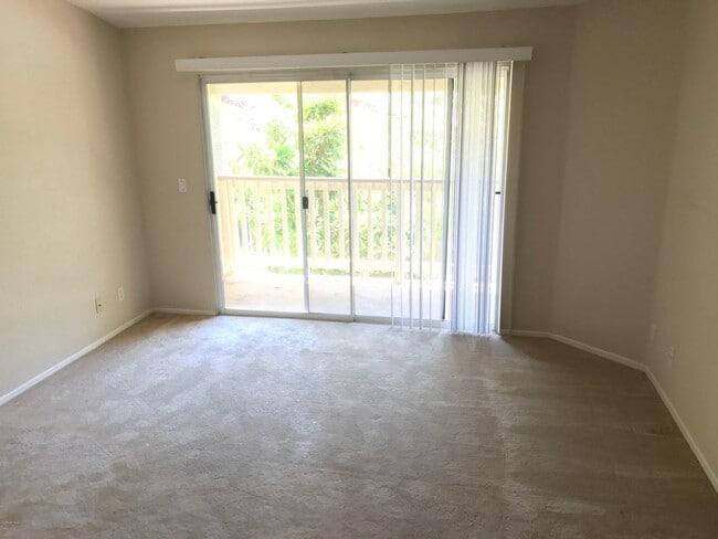 Building Photo - Nice Oak Park Corner Unit Townhome Which I...