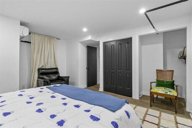 Building Photo - 20 Academy St