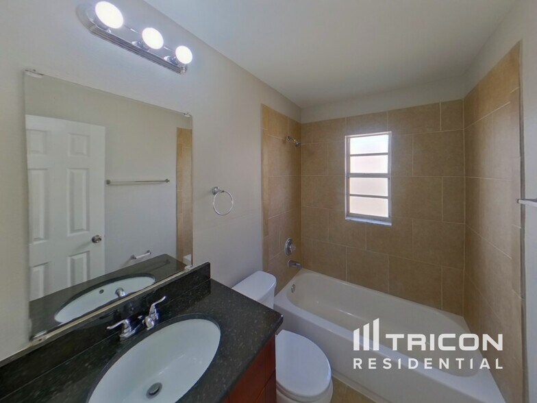 Building Photo - 4013 Forecast Dr