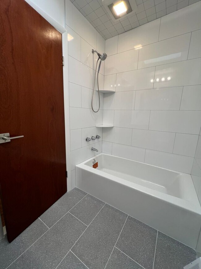 Building Photo - Gorgeous 3-Bedroom Townhome with One-Car Garage in Roxborough! Available NOW!