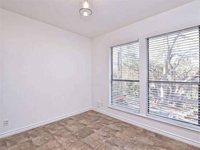 Building Photo - 710 Ramble Ln