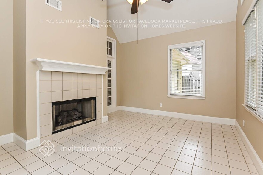Building Photo - 2025 Fairway Cl Terrace