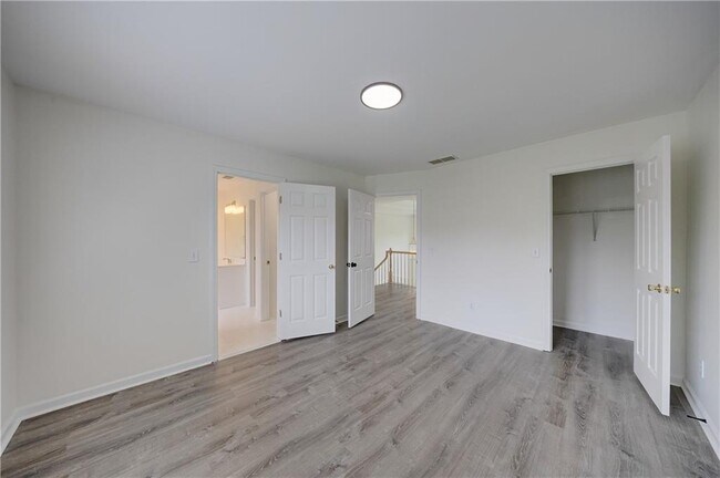 Building Photo - 5795 Dovnick Dr SW