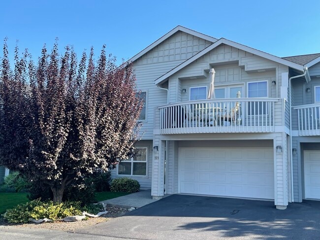 Primary Photo - 221 Parkway Dr