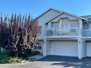 Building Photo - 221 Parkway Dr