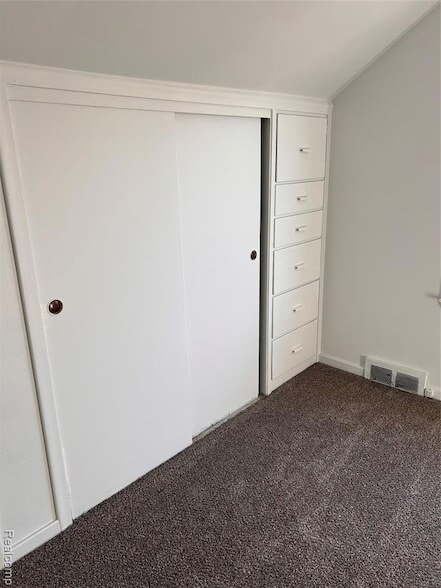 Building Photo - 15161 Sprenger Ave