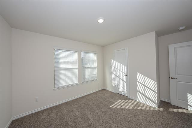 Building Photo - 400 Willow View Way