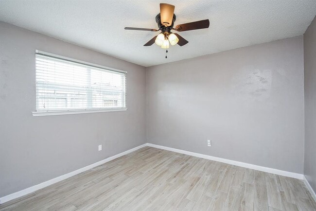 Building Photo - 11823 Zarroll Dr