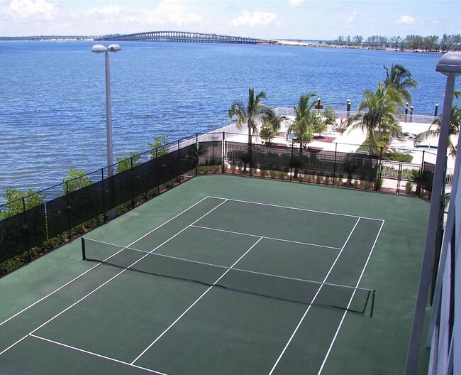 Building Photo - 2101 Brickell Ave