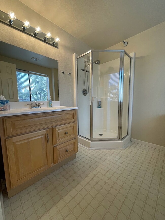 Building Photo - 759 Boulder Ct