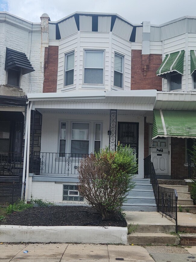 Primary Photo - 328 N Redfield St