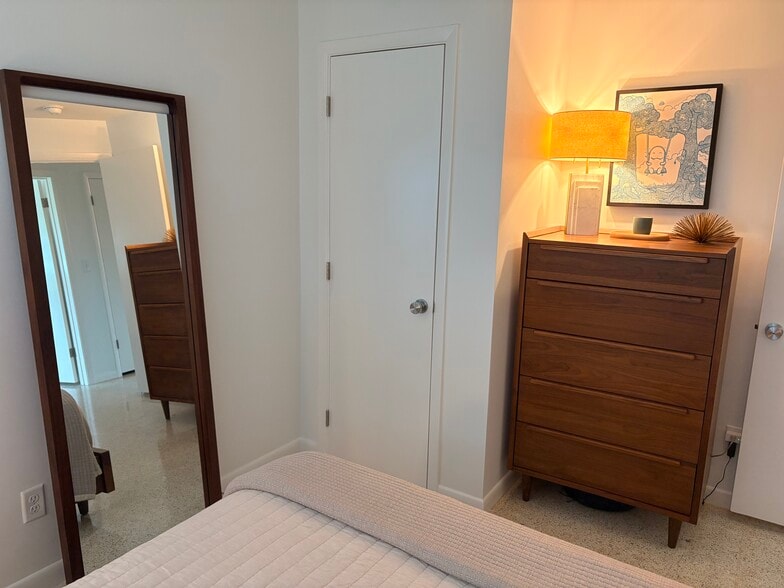 Building Photo - 301 3rd Ave