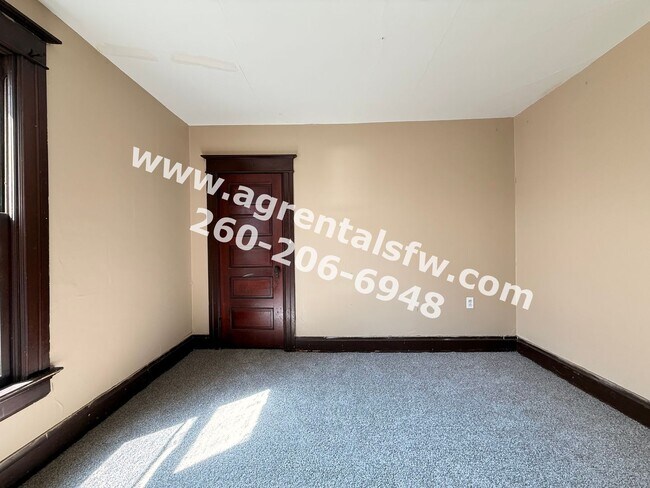 Building Photo - 911 W Creighton Ave