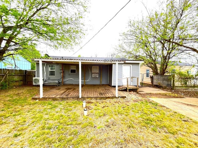 Building Photo - 2 Bed 1 Bath