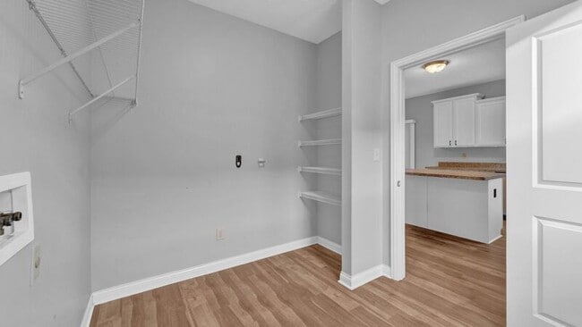 Building Photo - 6294 New Albany Rd W