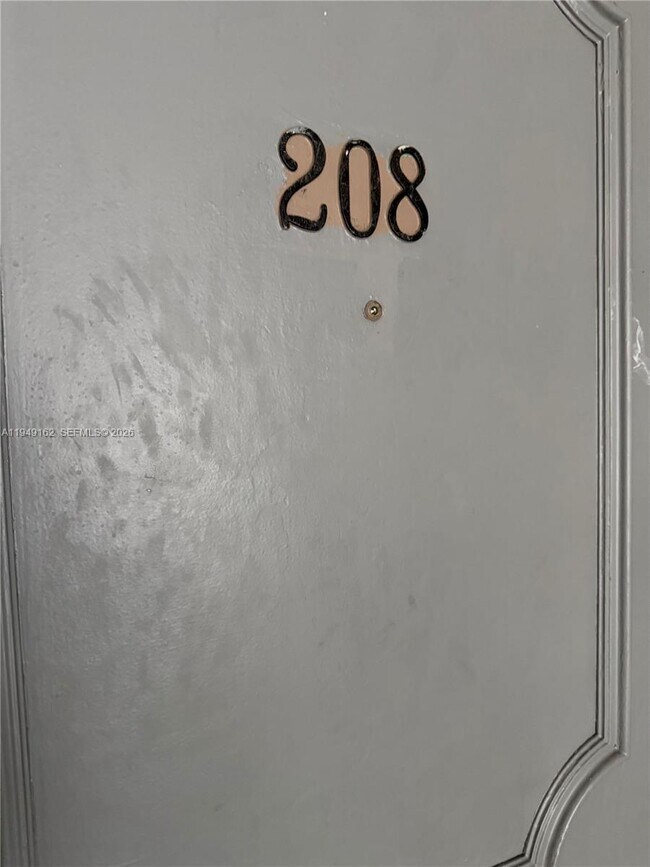 Building Photo - 300 NE 1st Ct