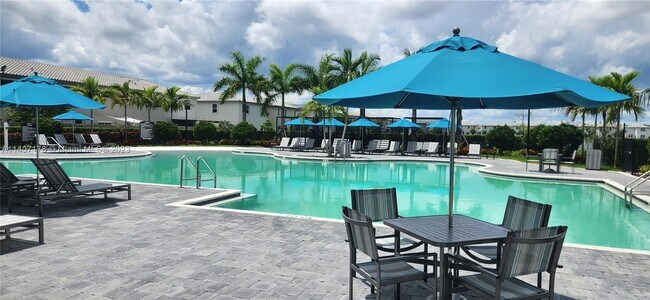 Building Photo - 2708 SE 15th Ct