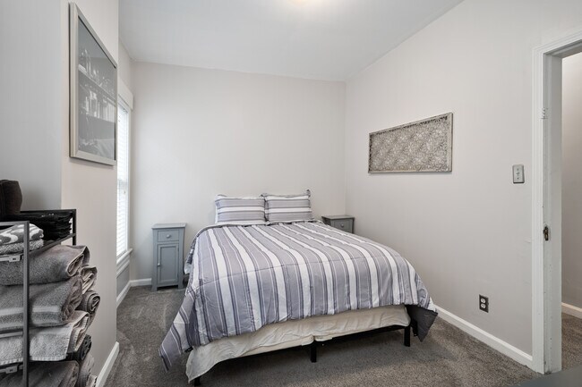 Building Photo - 802 Hamlet St