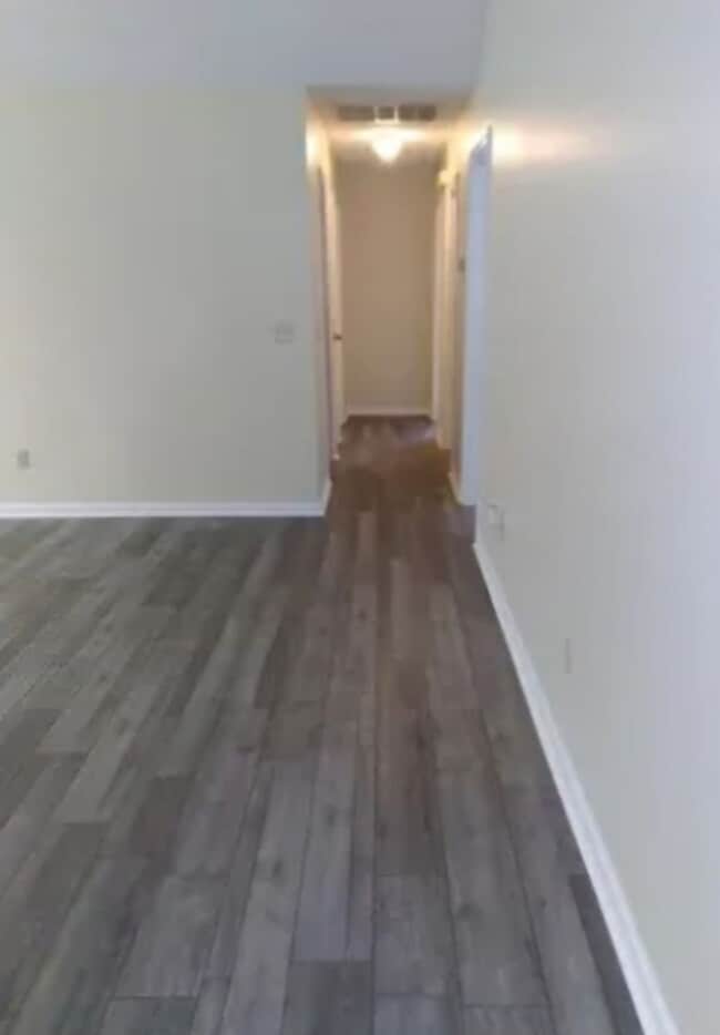 Building Photo - 4 bedroom, 2 bathroom home located in the desirable area of Hinesville, GA.