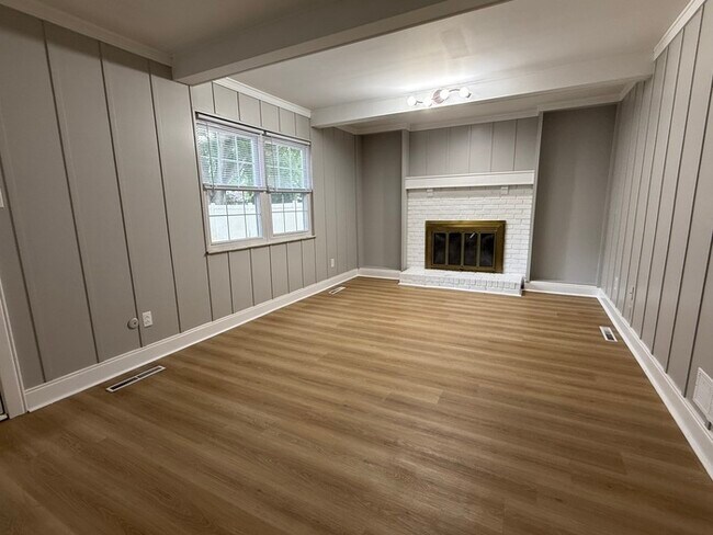 Building Photo - Beautiful 4 beds 2.5 baths in Columbus!
