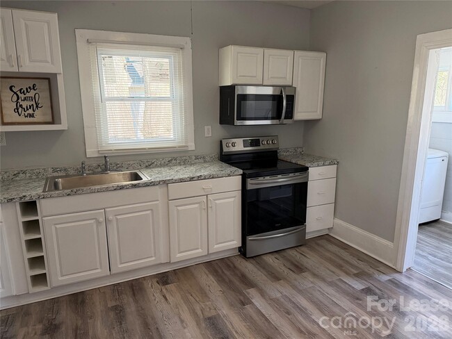 Building Photo - 1500 Allen St