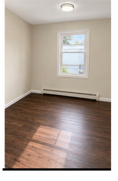 Building Photo - 347 Bruck Ave