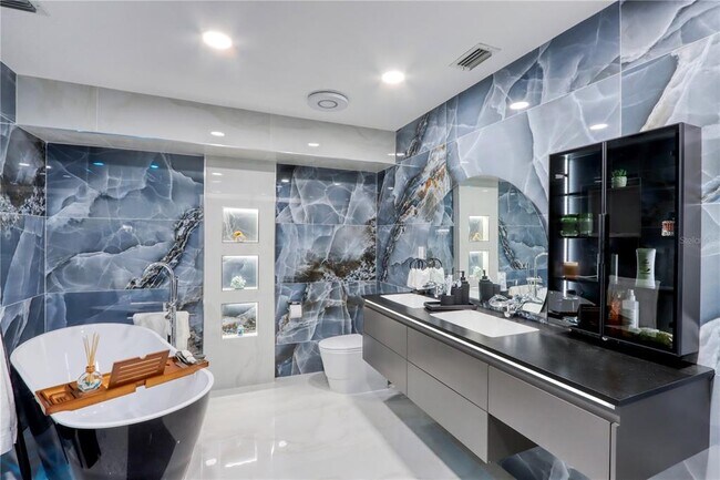 Building Photo - 2500 Rio Lisbo Ct