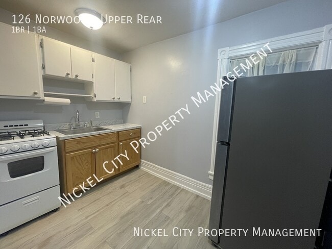 Building Photo - 126 Norwood Ave