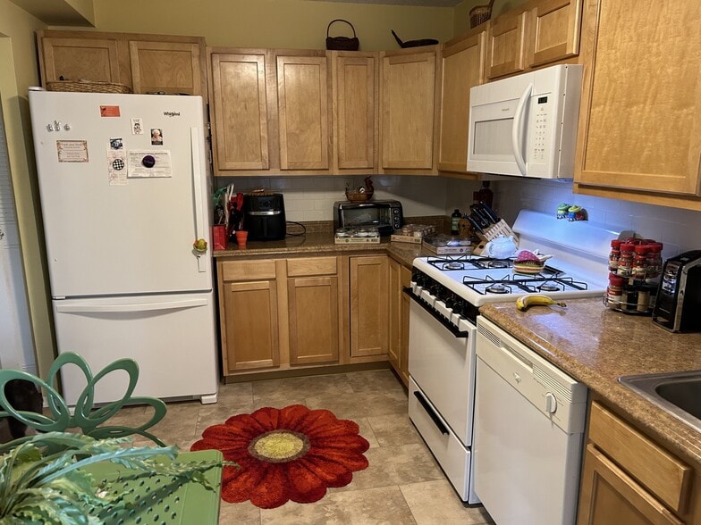 Building Photo - 4401 Roland Ave