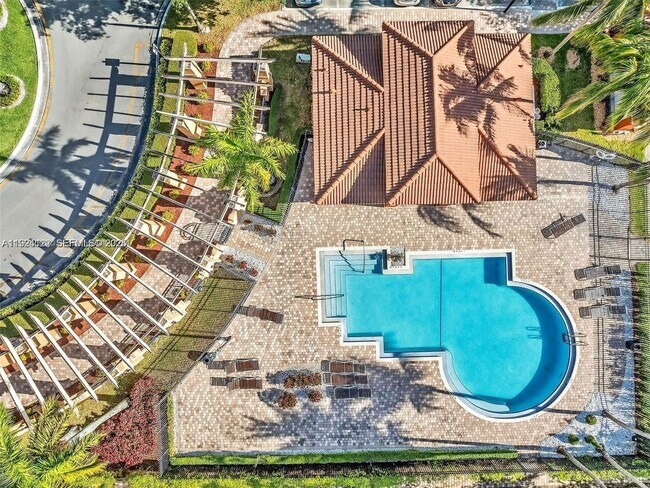 Building Photo - 2712 SW 120th Terrace