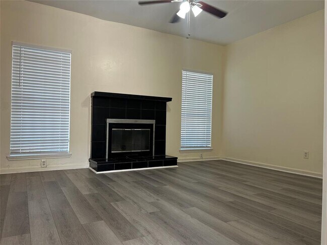 Primary Photo - 12500 Brookglade Cir